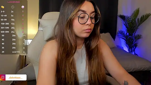 dakottaa  online show from November 24, 11:40 pm