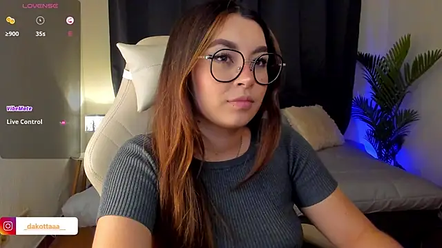 dakottaa  online show from September 22, 11:14 pm