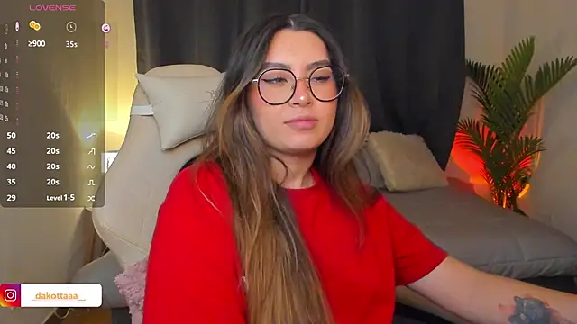 dakottaa  online show from April 8, 11:40 pm