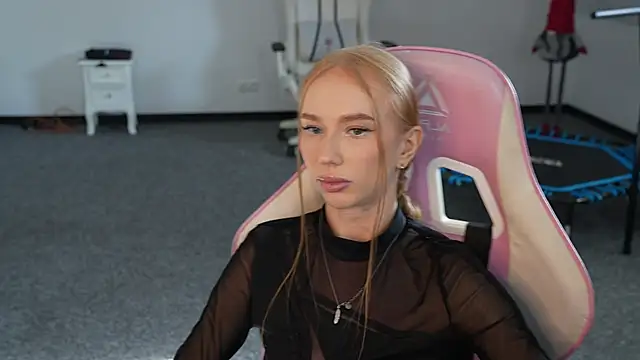 Snapshot of Amelia_Blaze chatting on October 23, 11:05 am Amelia Blaze online show from October 23, 11:05 am