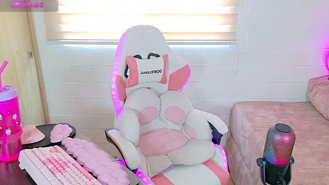 megan doll2 online show from March 12, 6:21 pm