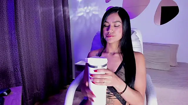 Caroliina Saenz online show from November 28, 8:01 pm