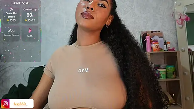 HOTBLACKANDWHITE2 online show from February 8, 10:34 pm