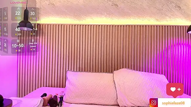 Snapshot of big_tits_in_your_face chatting on September 23, 8:18 pm big tits in your face online show from September 23, 8:18 pm