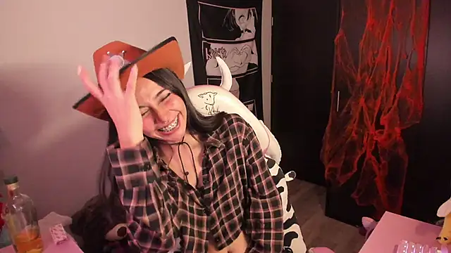 Snapshot of amber_yull chatting on October 31, 1:29 am amber yull online show from October 31, 1:29 am