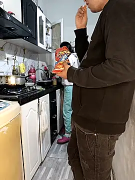 kingofqueenxxx online show from April 17, 12:57 am