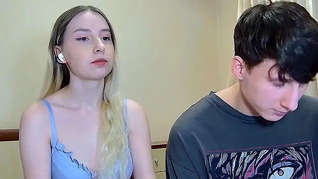 MiaAndWilliam online show from February 15, 5:01 pm