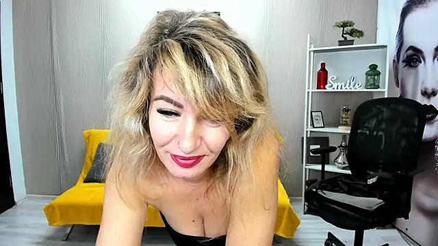 Snapshot of Cassandra_Hotty chatting on October 21, 3:21 am Cassandra Hotty online show from October 21, 3:21 am