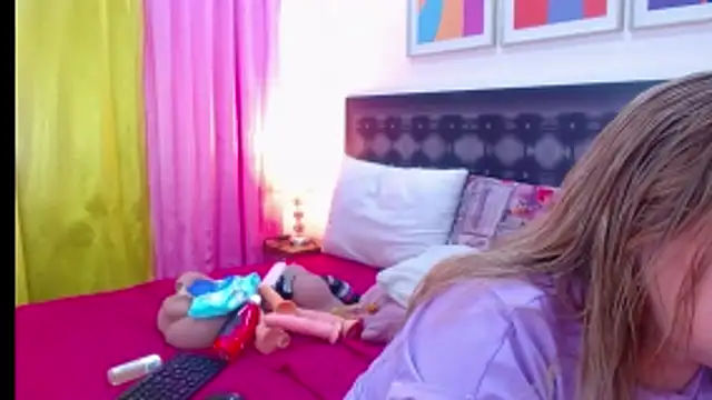 sandra 20 online show from March 10, 11:25 am