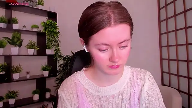 KateCuddle online show from November 27, 2:47 am