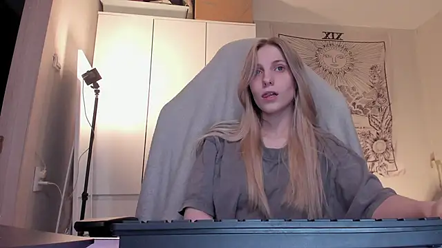 Anna Fink online show from March 24, 8:25 pm