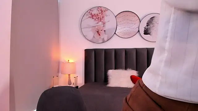 SaharaGarcia   online show from October 6, 6:45 pm