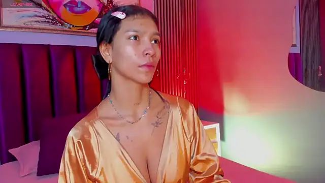 LauraAristizabal online show from December 3, 12:51 pm