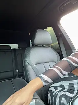 KirstieVegas online show from March 25, 3:15 pm