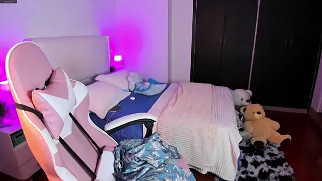 Ainhoads online show from April 2, 8:45 am