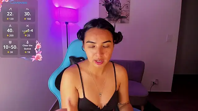 Emily Nicole online show from April 19, 6:32 pm