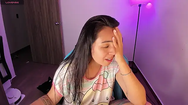 Emily Nicole online show from March 6, 12:50 am