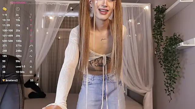 julesbennet online show from May 18, 8:59 pm