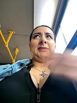 Abril Luv online show from December 3, 12:29 pm