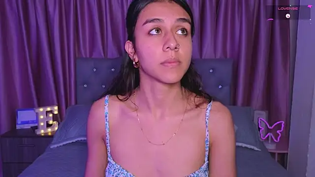 Emiily Scott1 online show from November 13, 11:04 pm