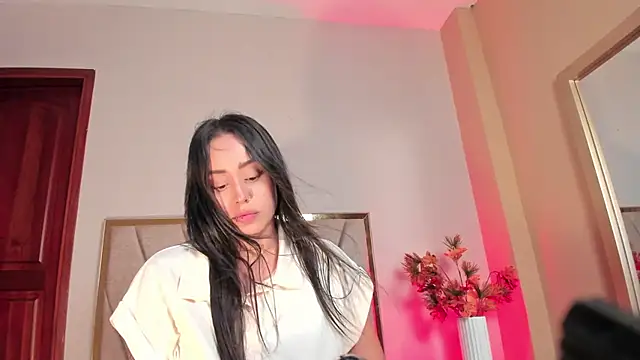 NoraDasilva online show from October 28, 12:27 am