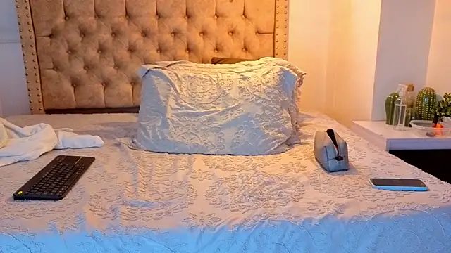 KeryHillson online show from March 21, 12:54 pm