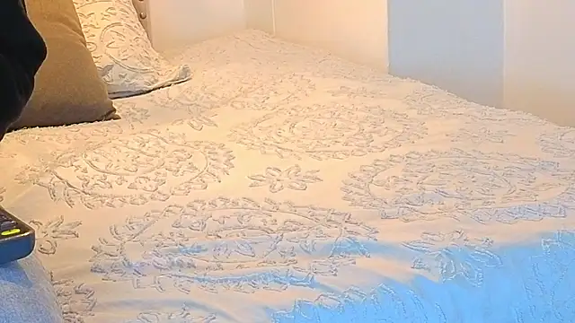 KeryHillson online show from November 5, 12:10 pm