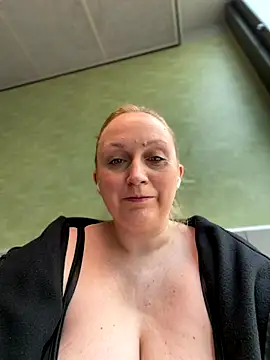 BBW Nora online show from November 10, 9:15 am