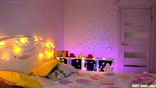 LillyMoure  online show from March 23, 11:54 pm