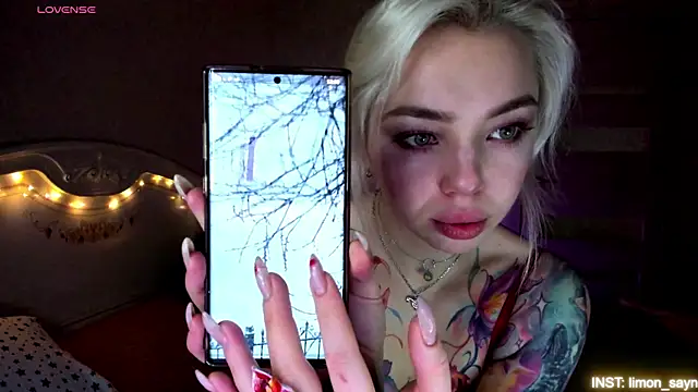 LillyMoure  online show from April 17, 11:51 pm