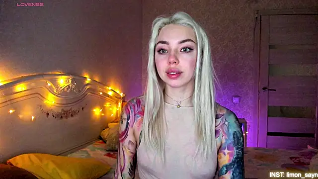 LillyMoure  online show from March 26, 11:06 pm