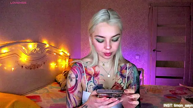 LillyMoure  online show from March 21, 11:43 pm