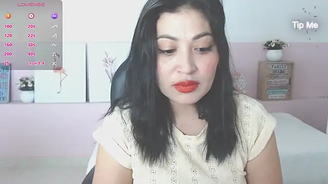 sophia hadid online show from November 4, 7:52 pm