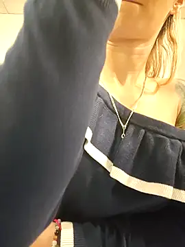 TiffanyMaze online show from March 12, 7:44 am