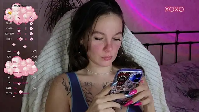 lil luna x online show from December 16, 9:42 pm