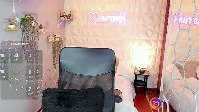 Snapshot of hurrencam chatting on October 21, 1:04 pm hurrencam online show from October 21, 1:04 pm
