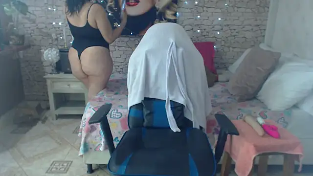 Snapshot of AlissonTyler4u chatting on September 22, 12:31 am AlissonTyler4u online show from September 22, 12:31 am