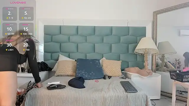 MiaMancini online show from April 7, 9:17 pm