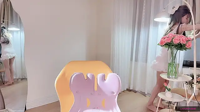 lvy-w online show from April 15, 12:06 pm