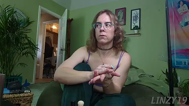 Linzy 19 online show from January 12, 4:45 pm