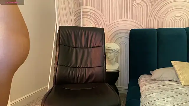 viviann evans online show from April 13, 1:07 am