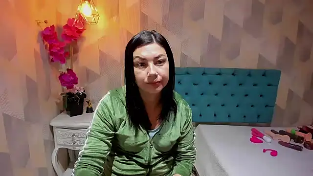 AdaFawxx online show from December 23, 4:49 am