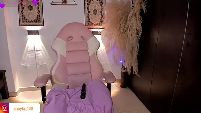 shayla 18 online show from June 5, 10:49 pm