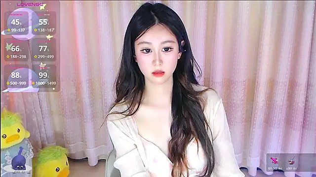 Aimee-520 online show from May 6, 7:01 am