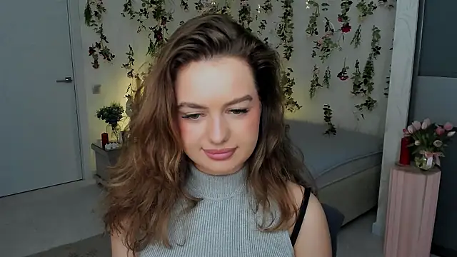 MiracleCurly online show from April 17, 10:45 pm