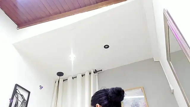 Paula Desousa online show from January 13, 10:25 pm