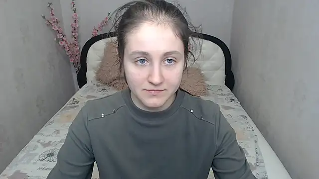 Holliy Cooper online show from April 23, 8:11 am