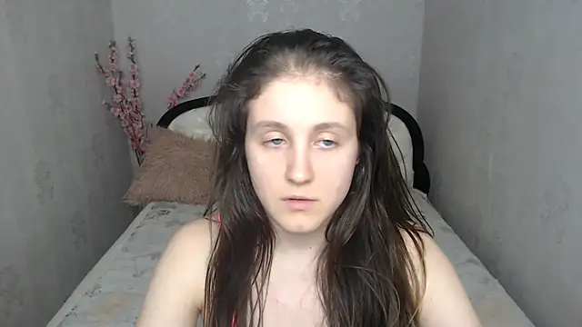 Holliy Cooper online show from June 3, 2:33 pm
