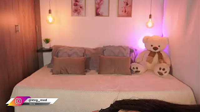 amelie gonzalez online show from September 25, 8:28 pm