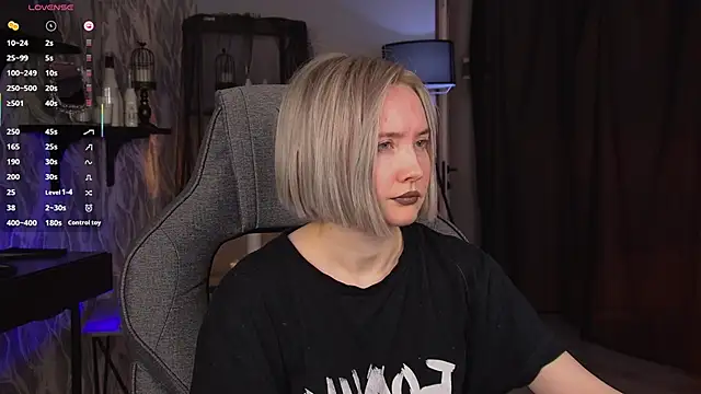 ReiYosimoto online show from February 4, 3:48 pm